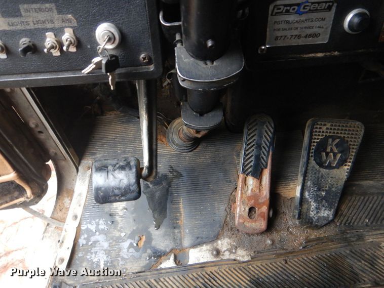 image for item DO1445 1984 Kenworth W900  semi truck