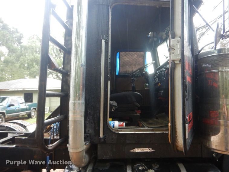 image for item DO1445 1984 Kenworth W900  semi truck