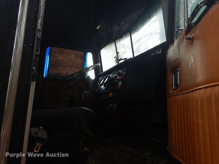 image for item DO1445 1984 Kenworth W900  semi truck