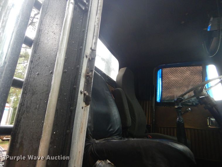 image for item DO1445 1984 Kenworth W900  semi truck