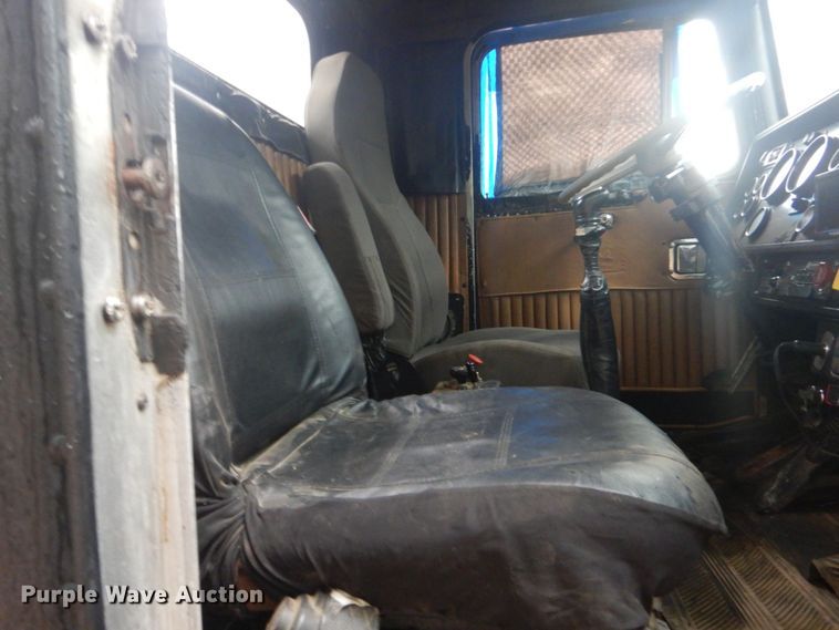 image for item DO1445 1984 Kenworth W900  semi truck