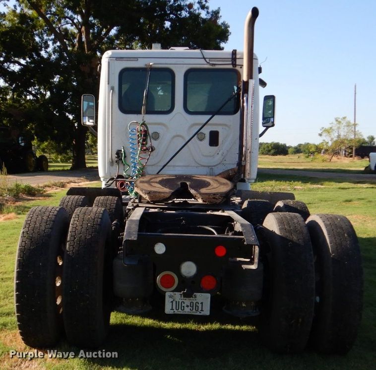 image for item DO1447 2013 Freightliner Cascadia  semi truck