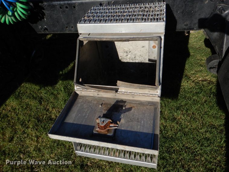 image for item DO1447 2013 Freightliner Cascadia  semi truck