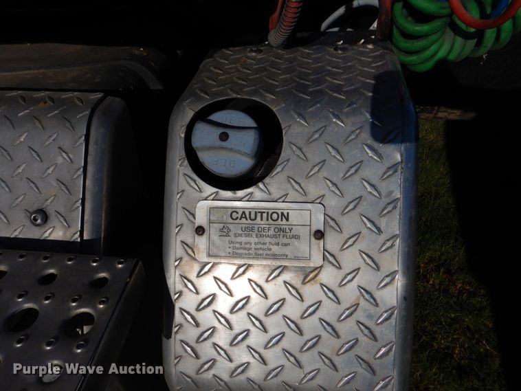 image for item DO1447 2013 Freightliner Cascadia  semi truck