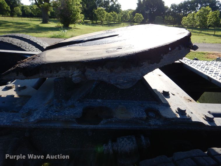 image for item DO1447 2013 Freightliner Cascadia  semi truck