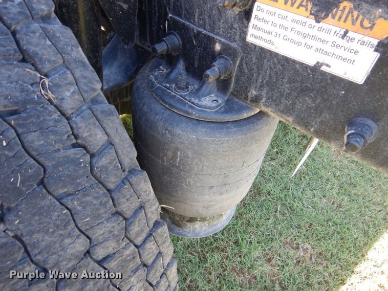 image for item DO1447 2013 Freightliner Cascadia  semi truck