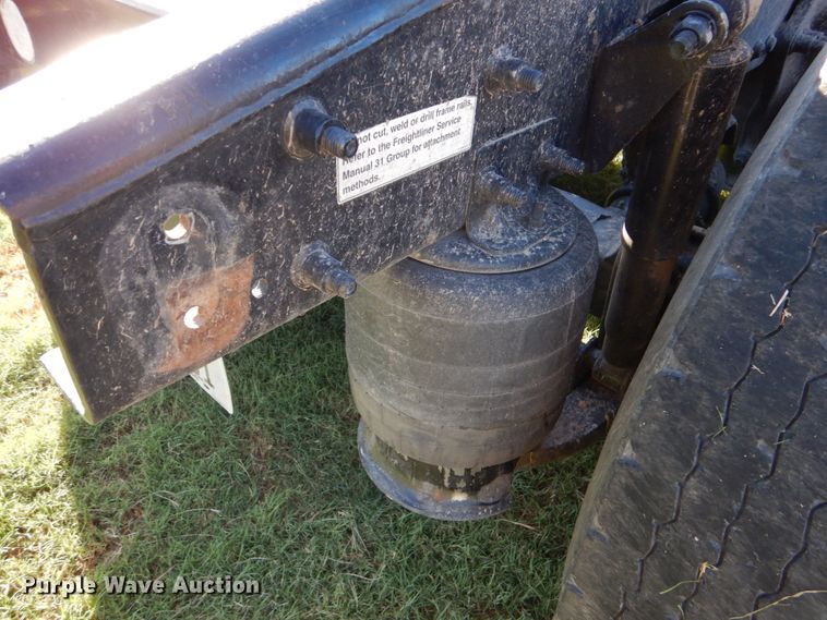 image for item DO1447 2013 Freightliner Cascadia  semi truck