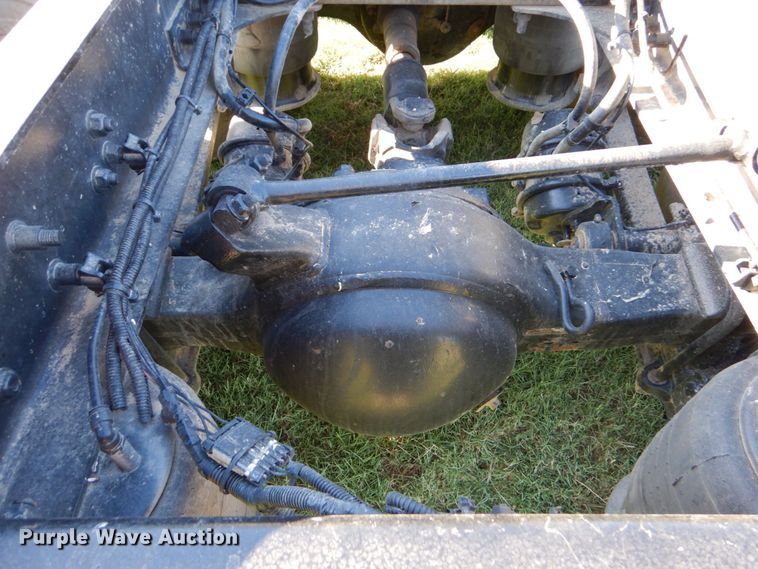 image for item DO1447 2013 Freightliner Cascadia  semi truck