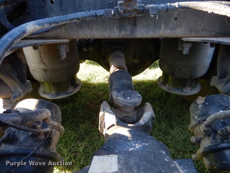 image for item DO1447 2013 Freightliner Cascadia  semi truck