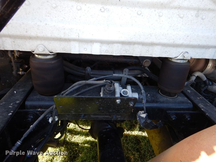 image for item DO1447 2013 Freightliner Cascadia  semi truck