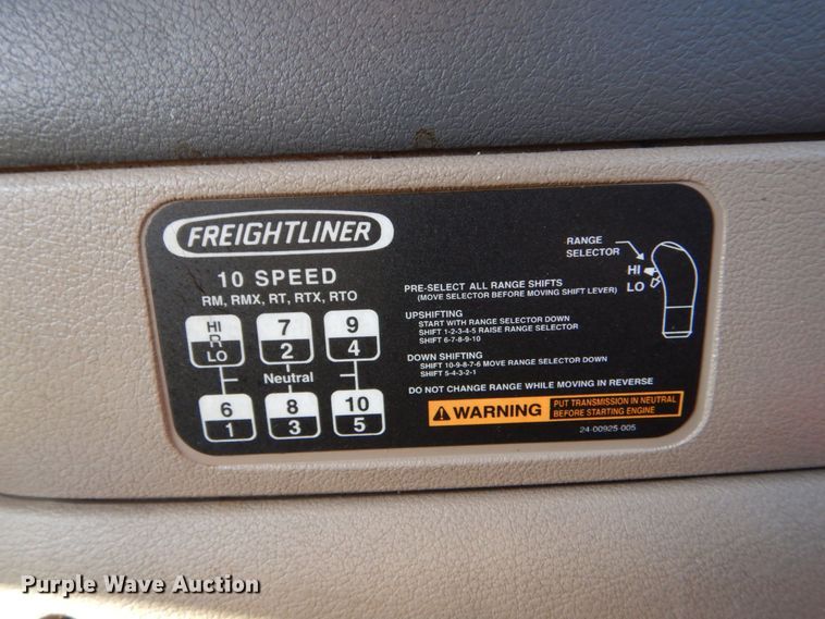 image for item DO1447 2013 Freightliner Cascadia  semi truck