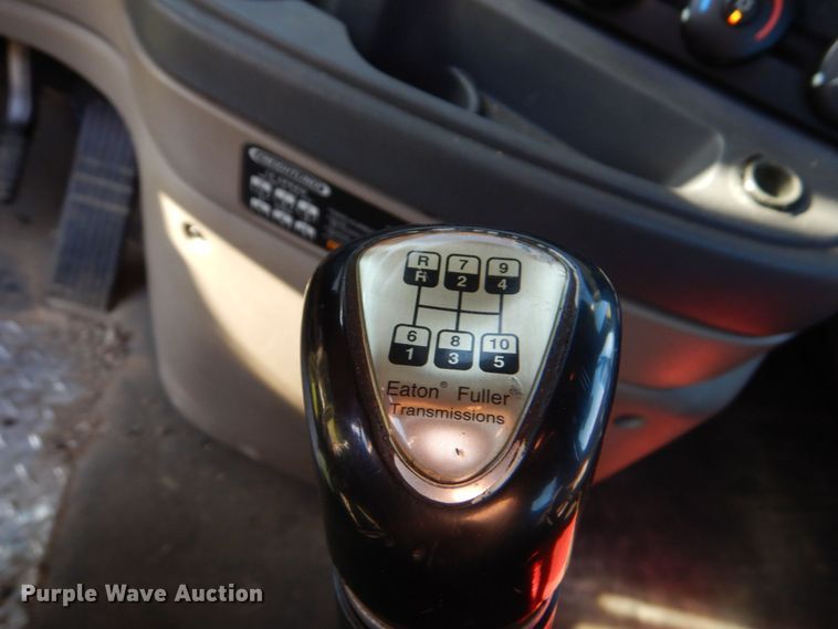 image for item DO1447 2013 Freightliner Cascadia  semi truck