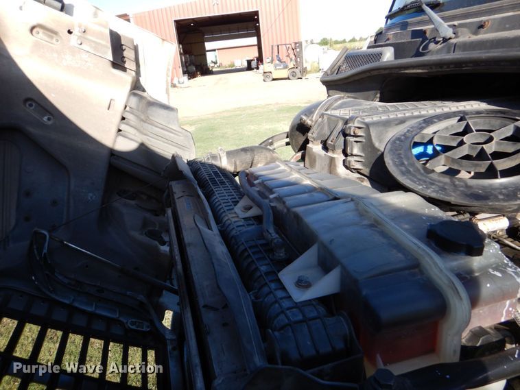 image for item DO1447 2013 Freightliner Cascadia  semi truck