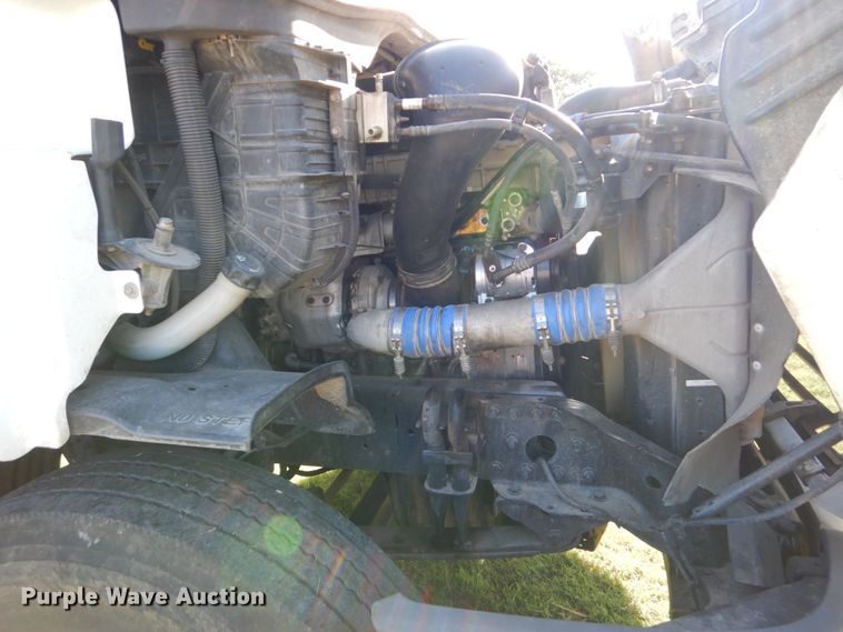 image for item DO1447 2013 Freightliner Cascadia  semi truck