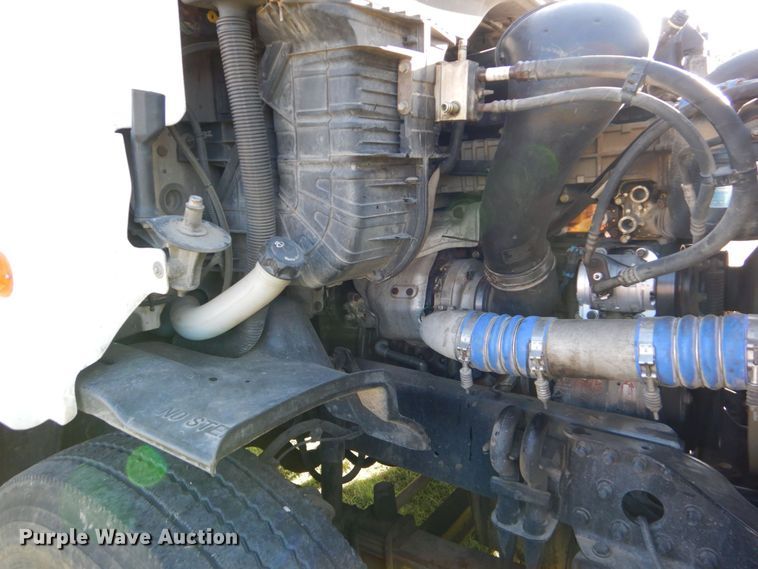 image for item DO1447 2013 Freightliner Cascadia  semi truck