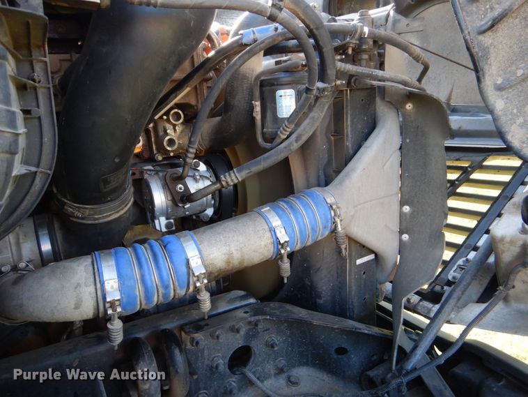 image for item DO1447 2013 Freightliner Cascadia  semi truck