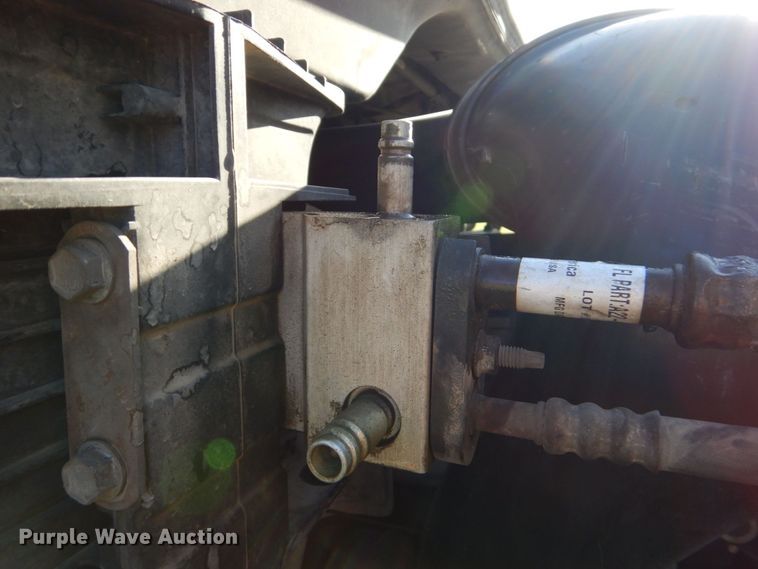 image for item DO1447 2013 Freightliner Cascadia  semi truck