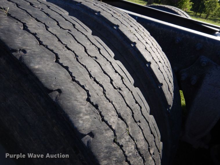 image for item DO1447 2013 Freightliner Cascadia  semi truck