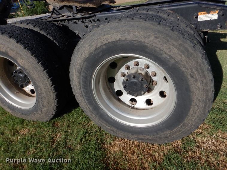 image for item DO1447 2013 Freightliner Cascadia  semi truck