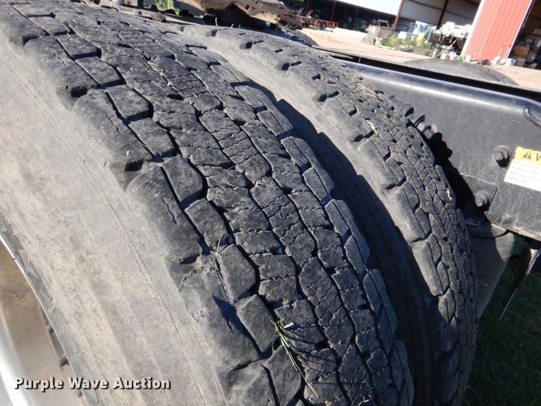 image for item DO1447 2013 Freightliner Cascadia  semi truck