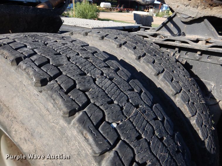 image for item DO1447 2013 Freightliner Cascadia  semi truck