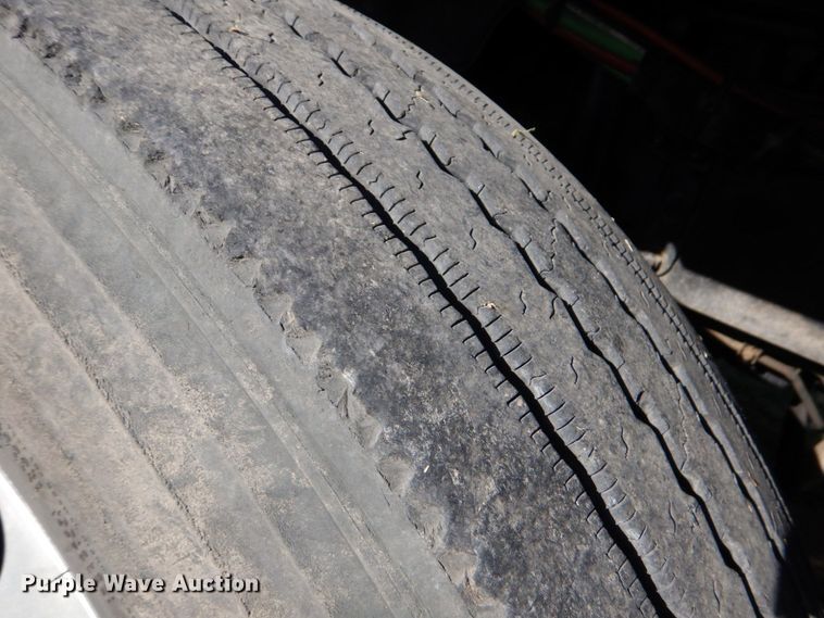 image for item DO1447 2013 Freightliner Cascadia  semi truck