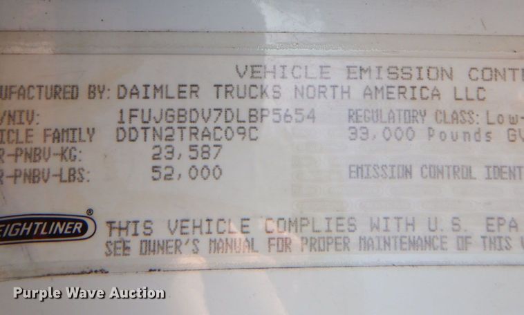 image for item DO1447 2013 Freightliner Cascadia  semi truck