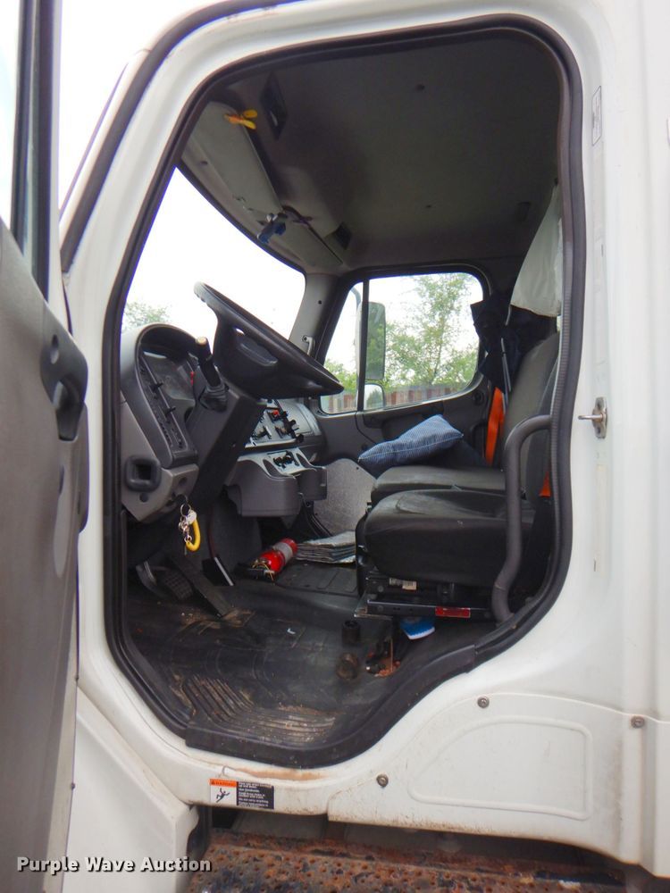 image for item DP4340 2012 Freightliner M2  box truck