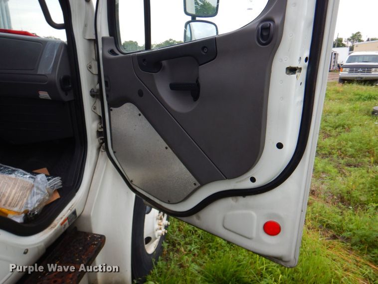 image for item DP4340 2012 Freightliner M2  box truck