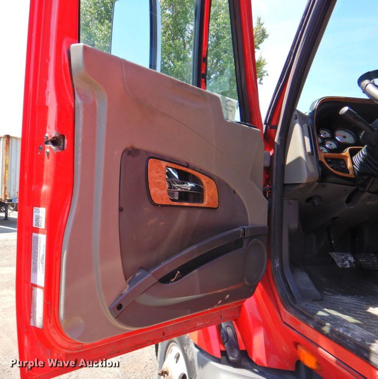 image for item DP4412 2013 International ProStar 122  semi truck