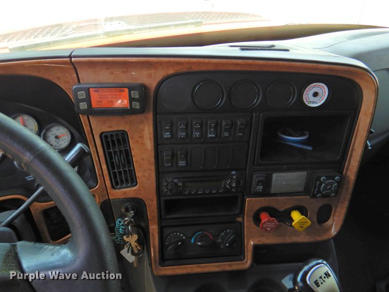 image for item DP4412 2013 International ProStar 122  semi truck