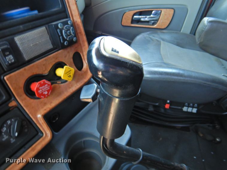 image for item DP4412 2013 International ProStar 122  semi truck