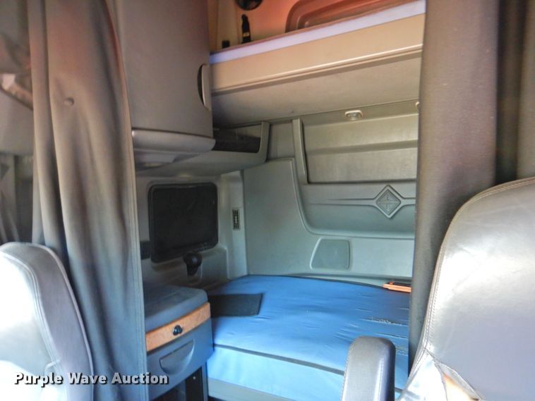 image for item DP4412 2013 International ProStar 122  semi truck