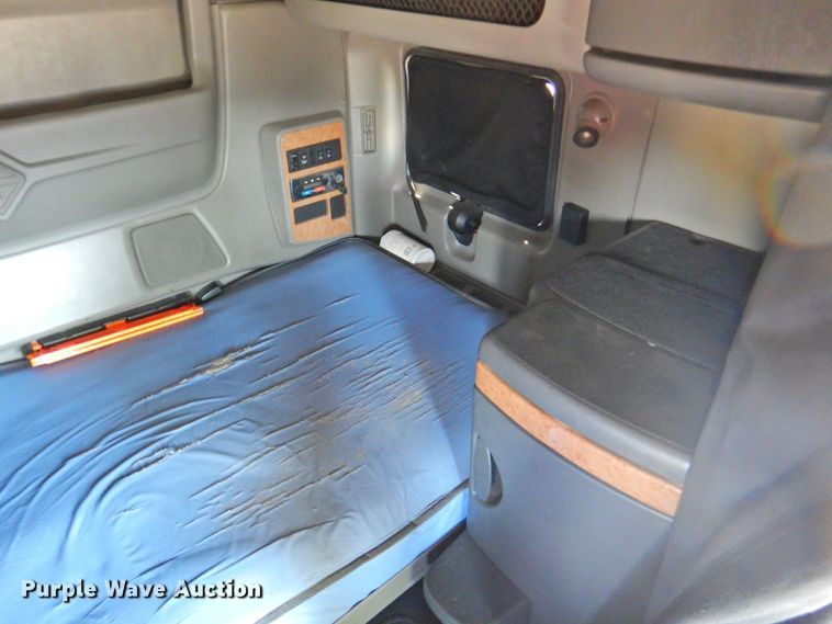 image for item DP4412 2013 International ProStar 122  semi truck