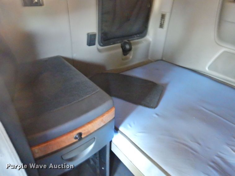 image for item DP4412 2013 International ProStar 122  semi truck