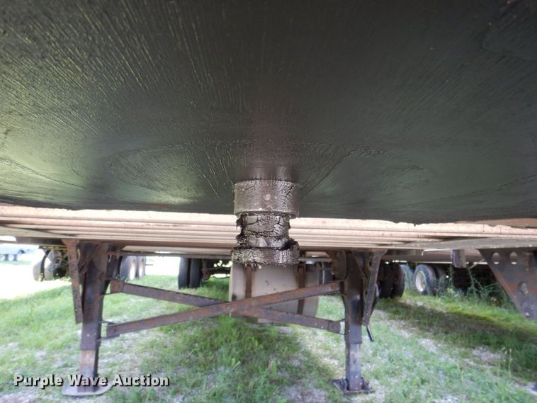 image for item DP5628 2004 Utility  refrigerated van trailer