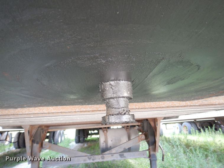 image for item DP5632 2004 Utility  refrigerated van trailer