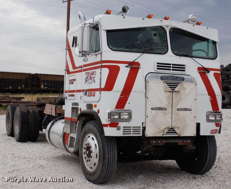 image for item DR1245 1985 Freightliner FLT 8664T  truck cab and chassis