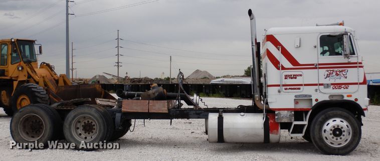 image for item DR1245 1985 Freightliner FLT 8664T  truck cab and chassis