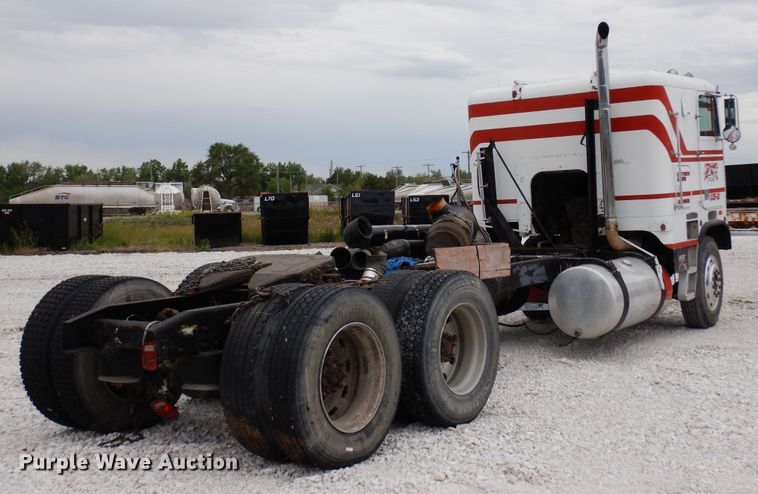 image for item DR1245 1985 Freightliner FLT 8664T  truck cab and chassis