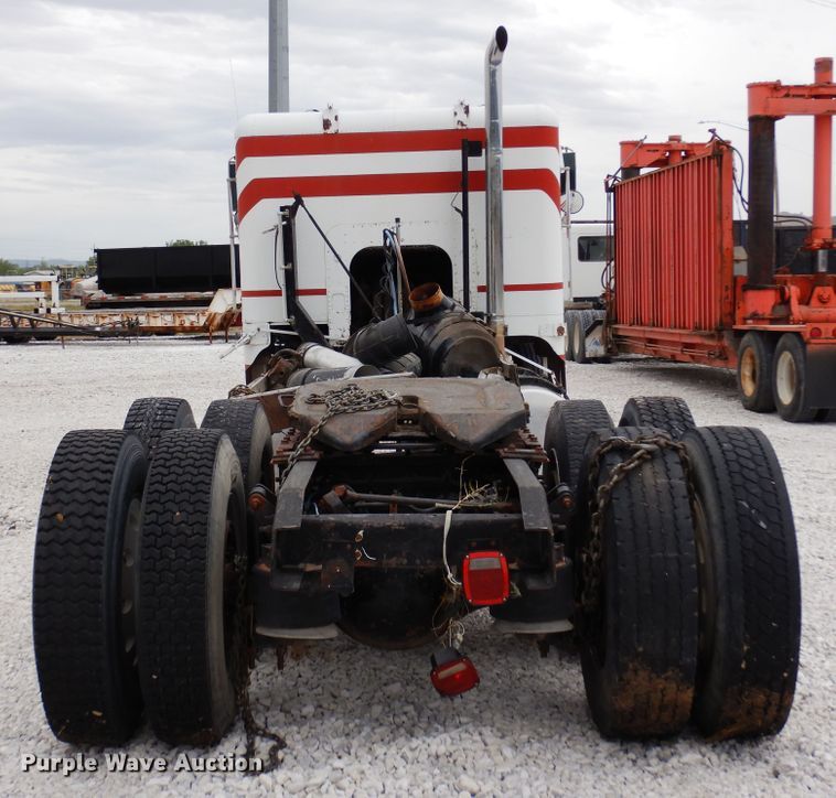 image for item DR1245 1985 Freightliner FLT 8664T  truck cab and chassis