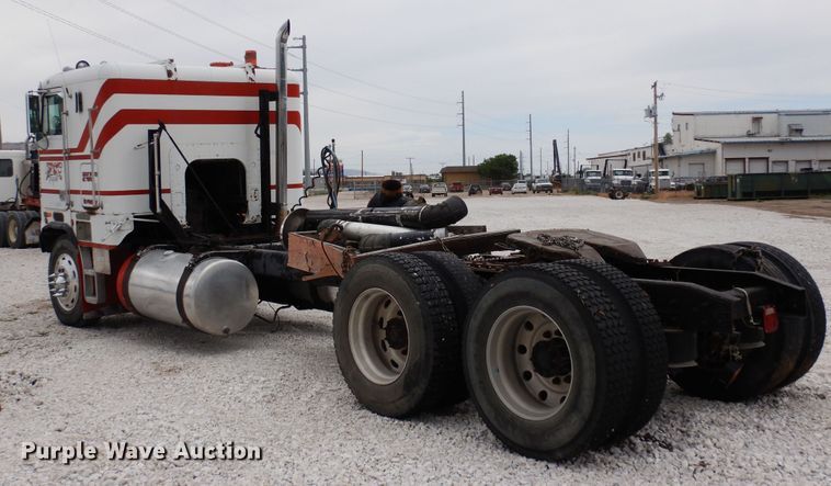 image for item DR1245 1985 Freightliner FLT 8664T  truck cab and chassis