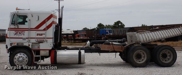 image for item DR1245 1985 Freightliner FLT 8664T  truck cab and chassis