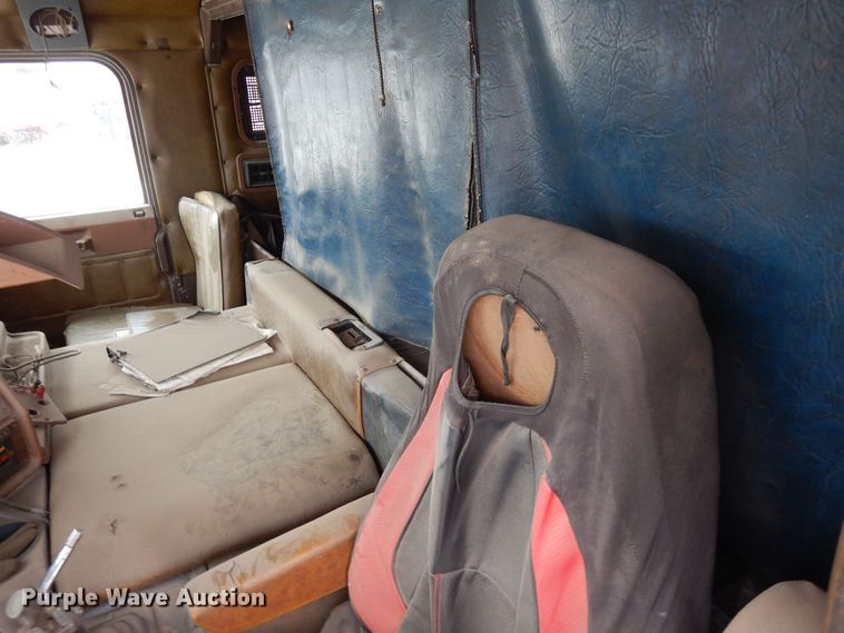 image for item DR1245 1985 Freightliner FLT 8664T  truck cab and chassis