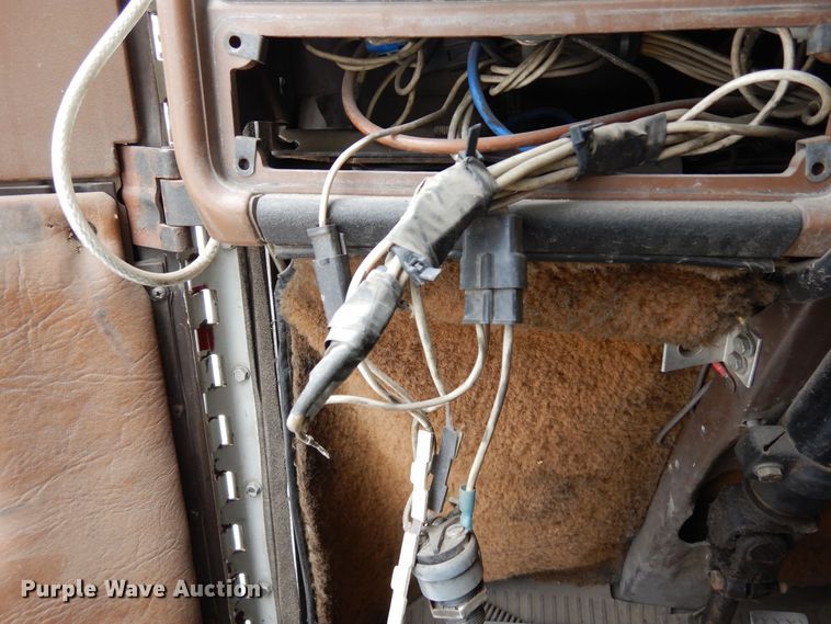 image for item DR1245 1985 Freightliner FLT 8664T  truck cab and chassis