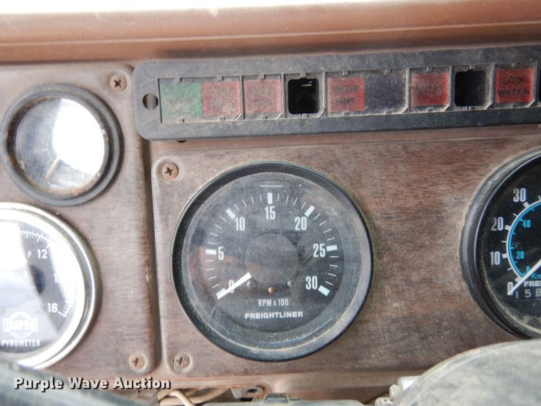 image for item DR1245 1985 Freightliner FLT 8664T  truck cab and chassis