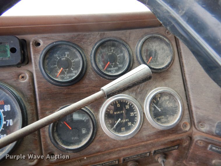 image for item DR1245 1985 Freightliner FLT 8664T  truck cab and chassis