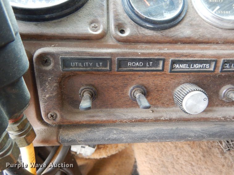 image for item DR1245 1985 Freightliner FLT 8664T  truck cab and chassis