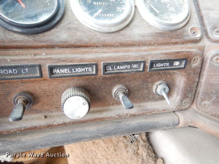 image for item DR1245 1985 Freightliner FLT 8664T  truck cab and chassis