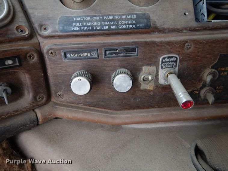 image for item DR1245 1985 Freightliner FLT 8664T  truck cab and chassis